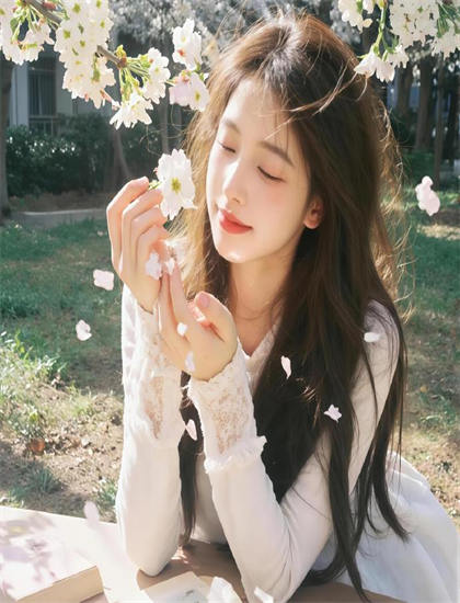 文化解读《女儿的女儿》：探索文化的传统元素与现代诠释 理解文化认同的建构过程